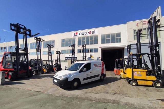 Elíjanos para el alquiler de su carretilla elevadora en Ourense