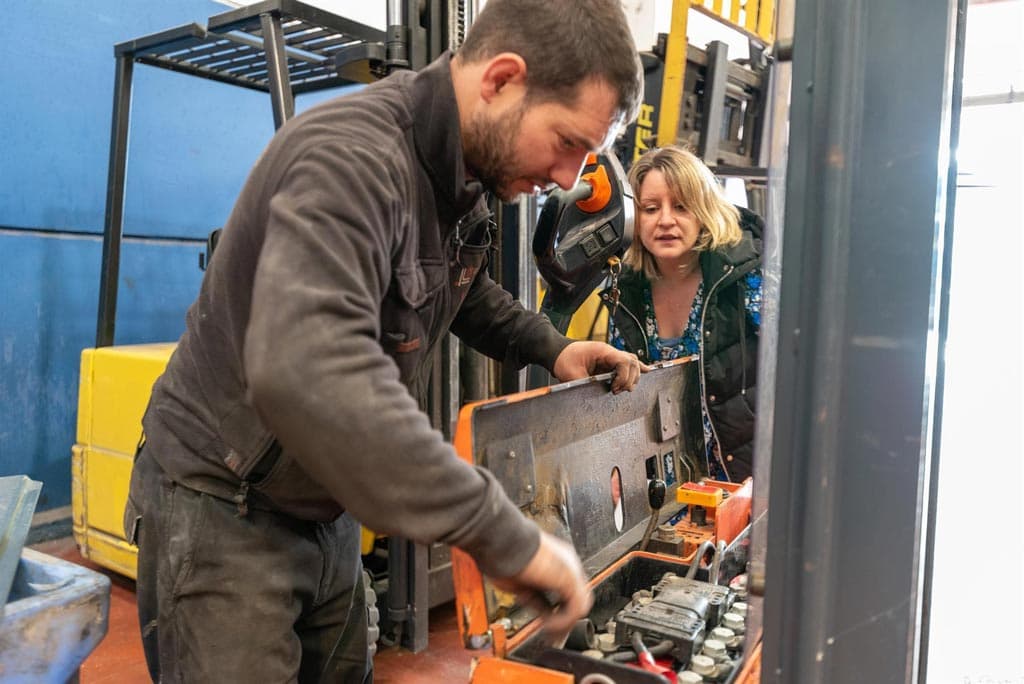 Resolvemos sus dudas sobre el alquiler de su carretilla elevadora en A Coruña