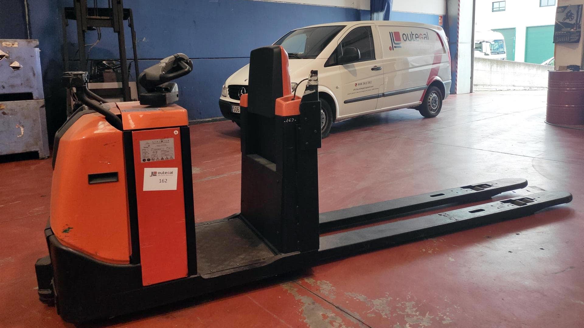 ¡También le ofrecemos el alquiler de una transpaleta en A Coruña!