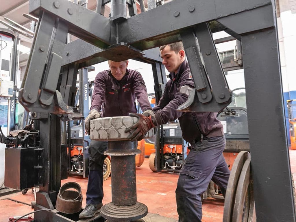¿Tiene dudas sobre nuestro taller mecánico de carretillas elevadoras en Ourense?